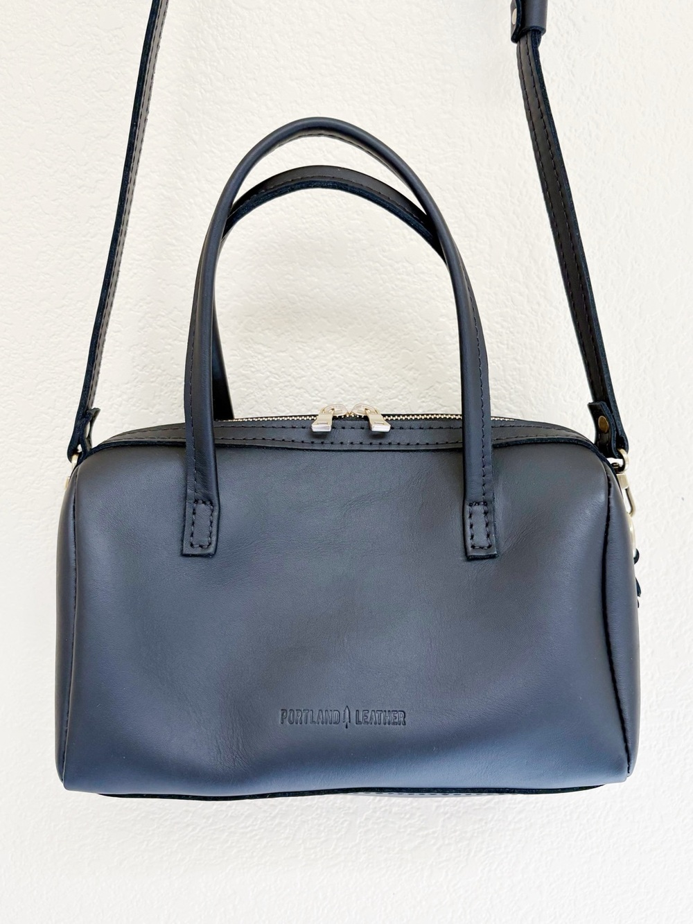 Portland Leather Large Sloan Doctor Bag Black Leather Crossbody - Picture 11 of 16